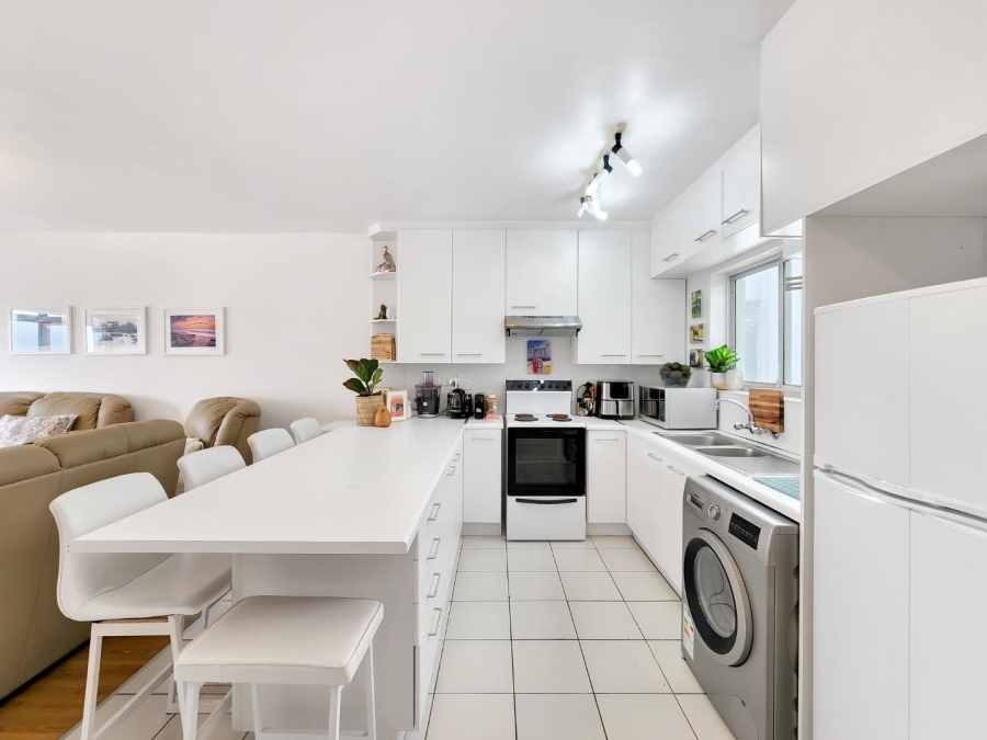 To Let 1 Bedroom Property for Rent in Sea Point Western Cape